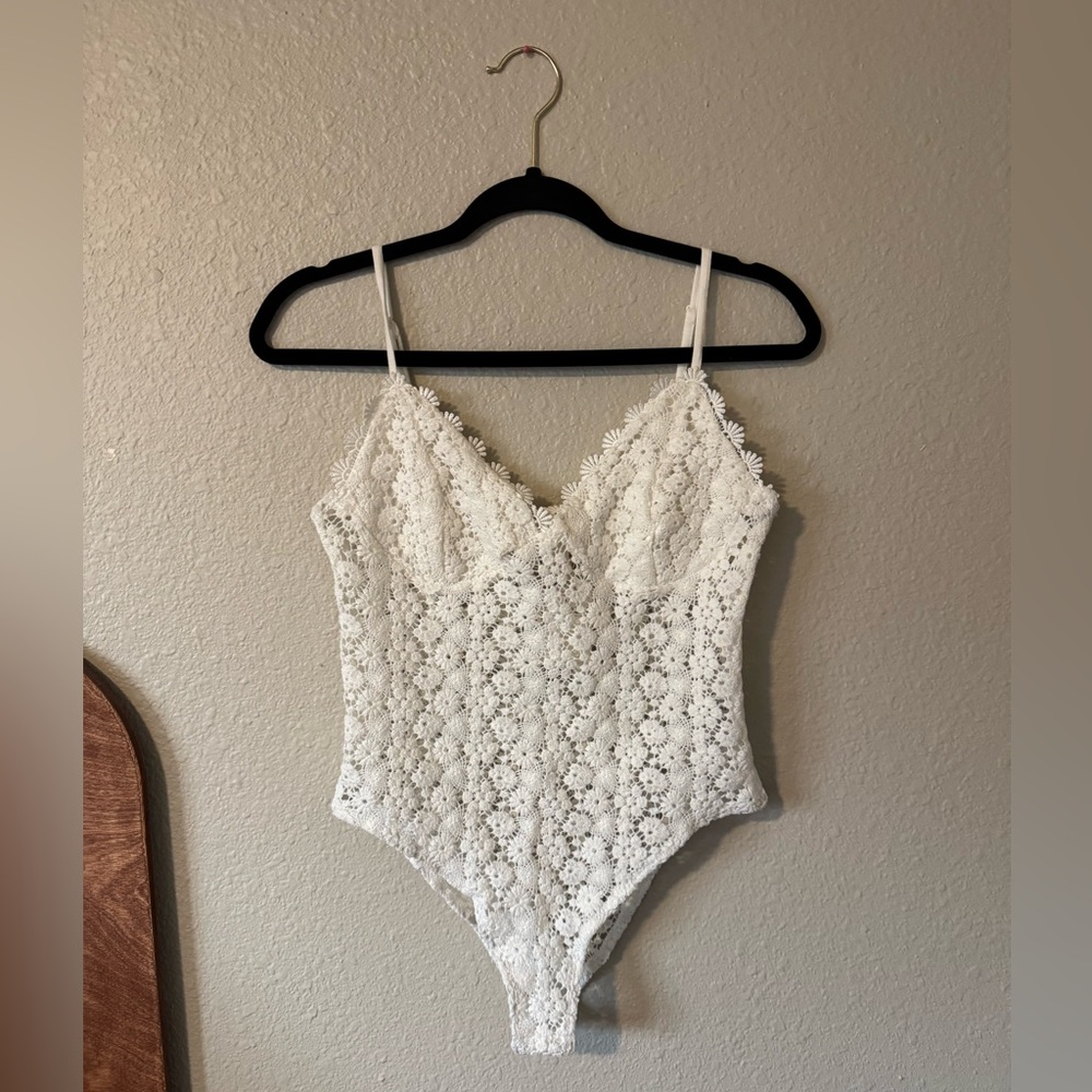 H&M White Floral Lace Bodysuit